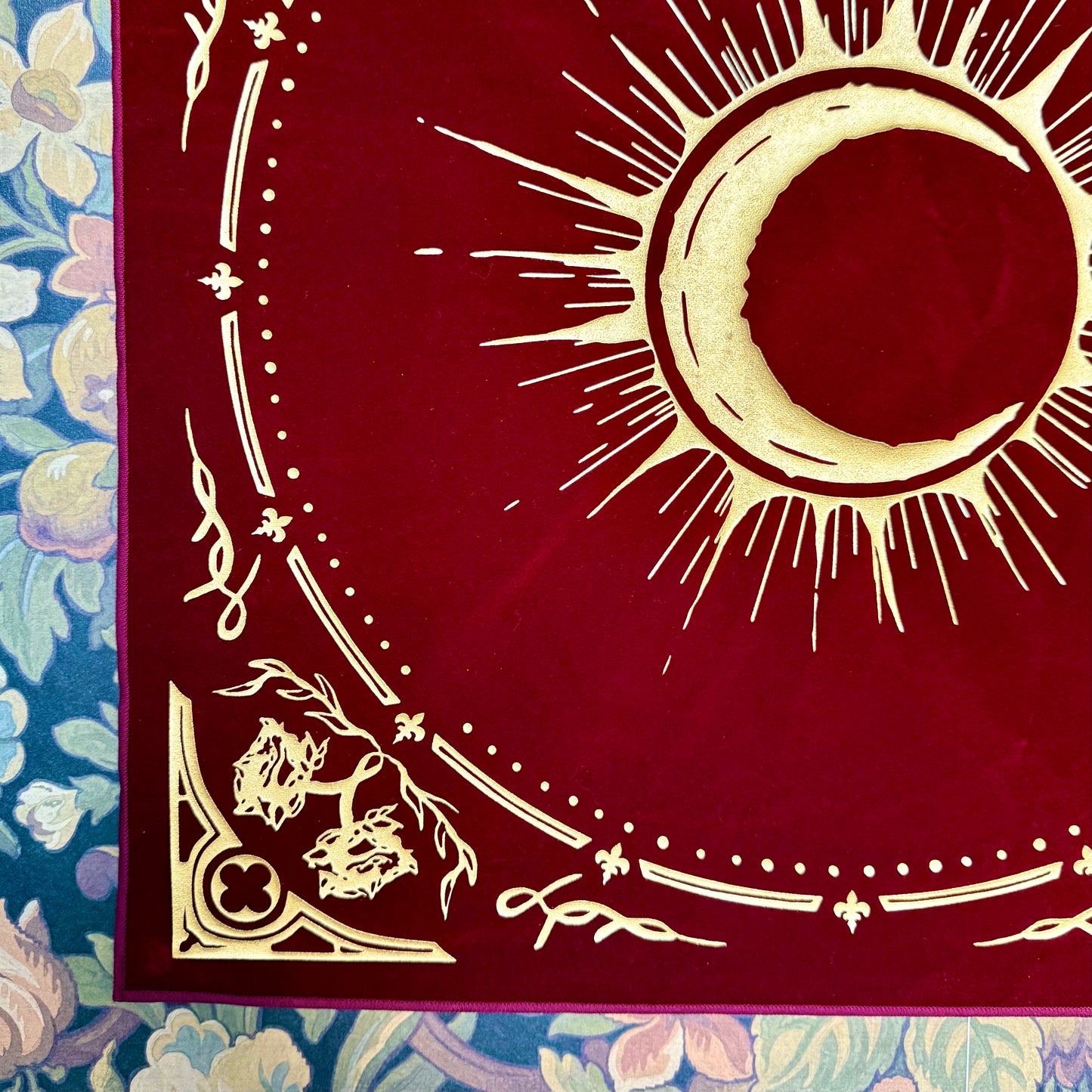 A close-up of the Eclipsa Altar Cloth's neatly finished corners, emphasizing the craftsmanship and gold foil detailing.